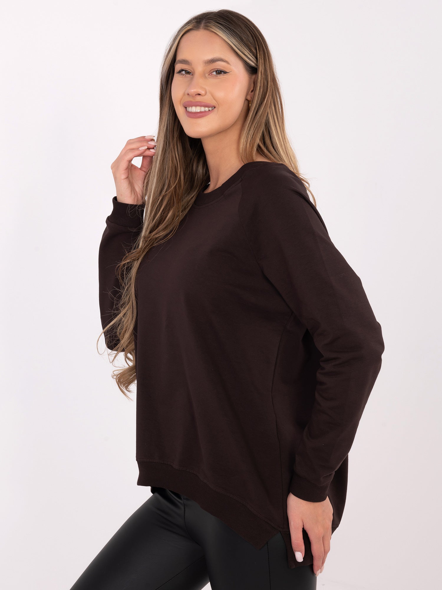 RUE PARIS Czekoladowa bluza basic z dłuższym tyłem