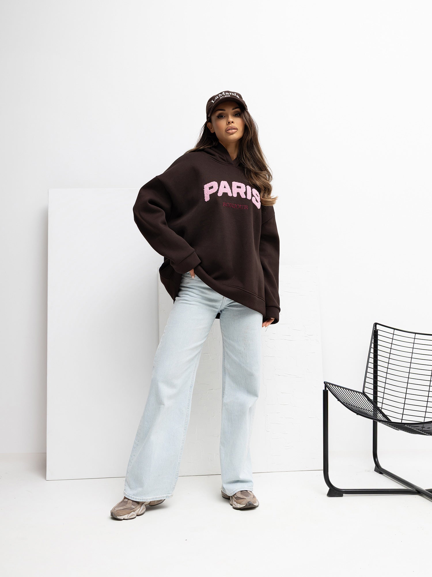 RUE PARIS Czekoladowa bluza oversize z naszywką