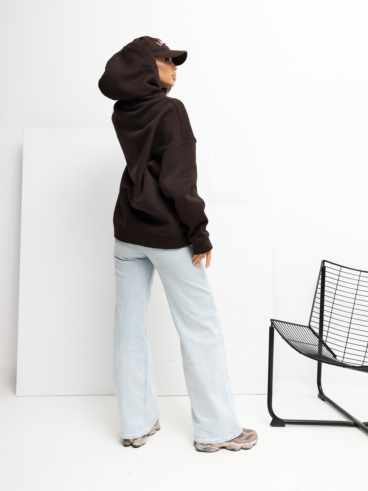 RUE PARIS Czekoladowa bluza oversize z naszywką