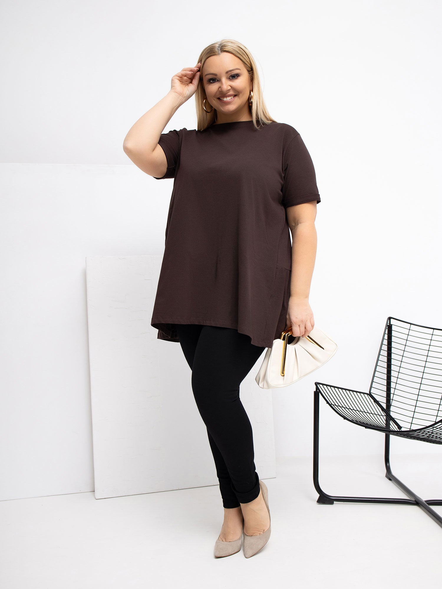 Czekoladowa bluzka plus size z krótkim rękawem