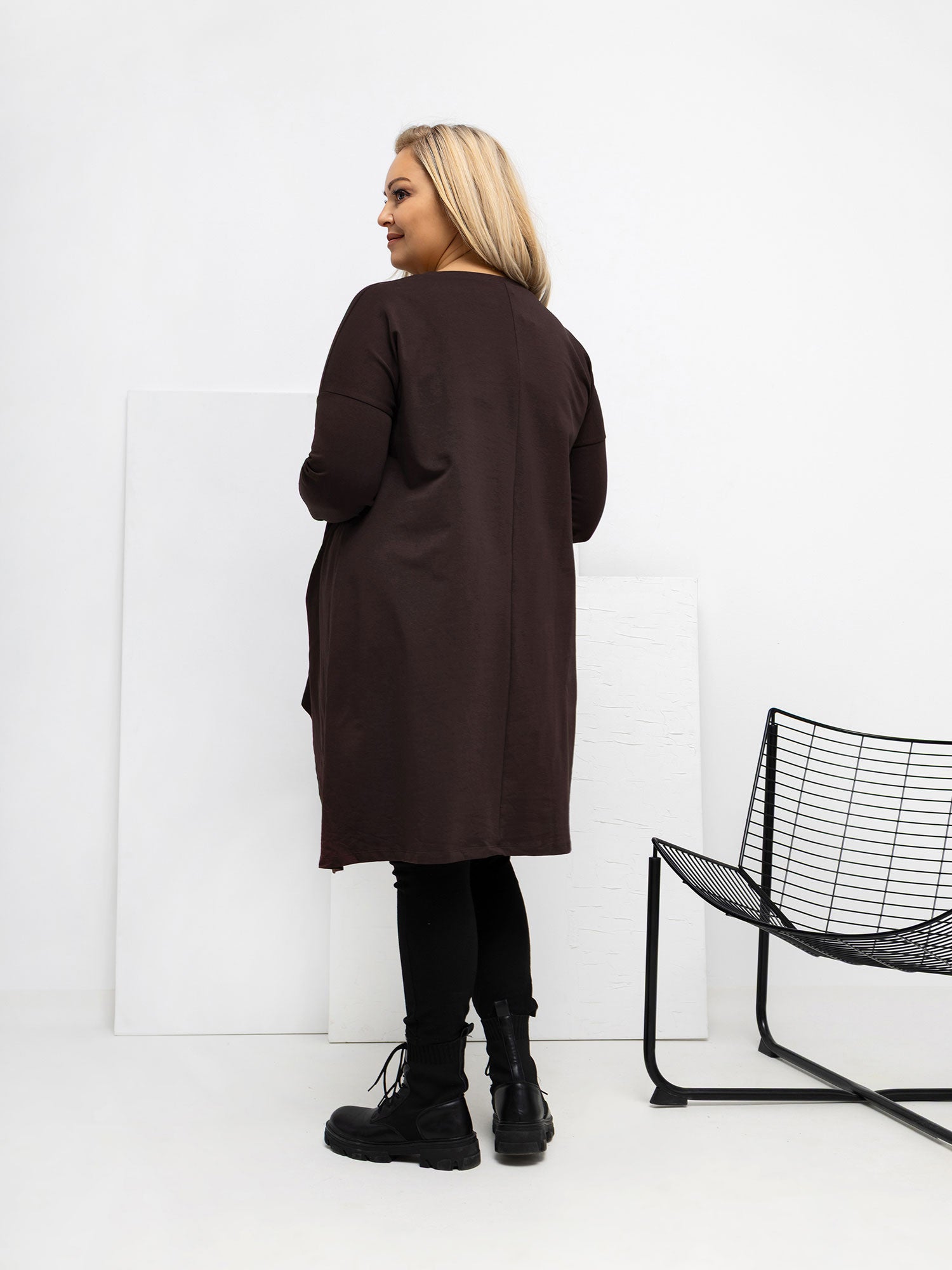 Czekoladowa asymetryczna tunika plus size
