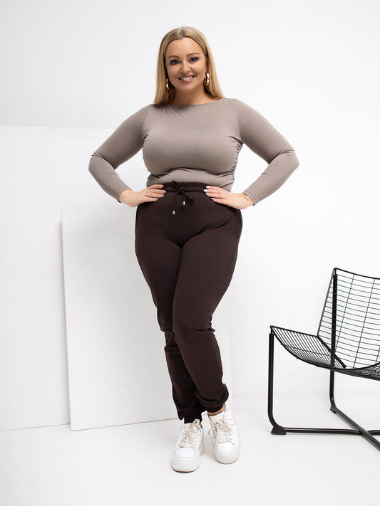 Czekoladowe spodnie plus size ze ściągaczami
