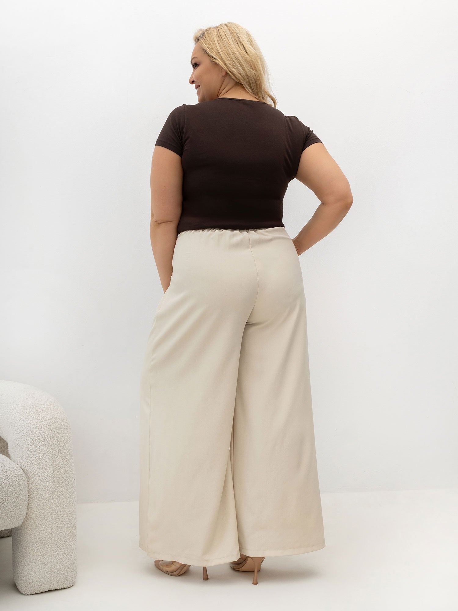 RUE PARIS Czekoladowy t-shirt plus size z bawełny