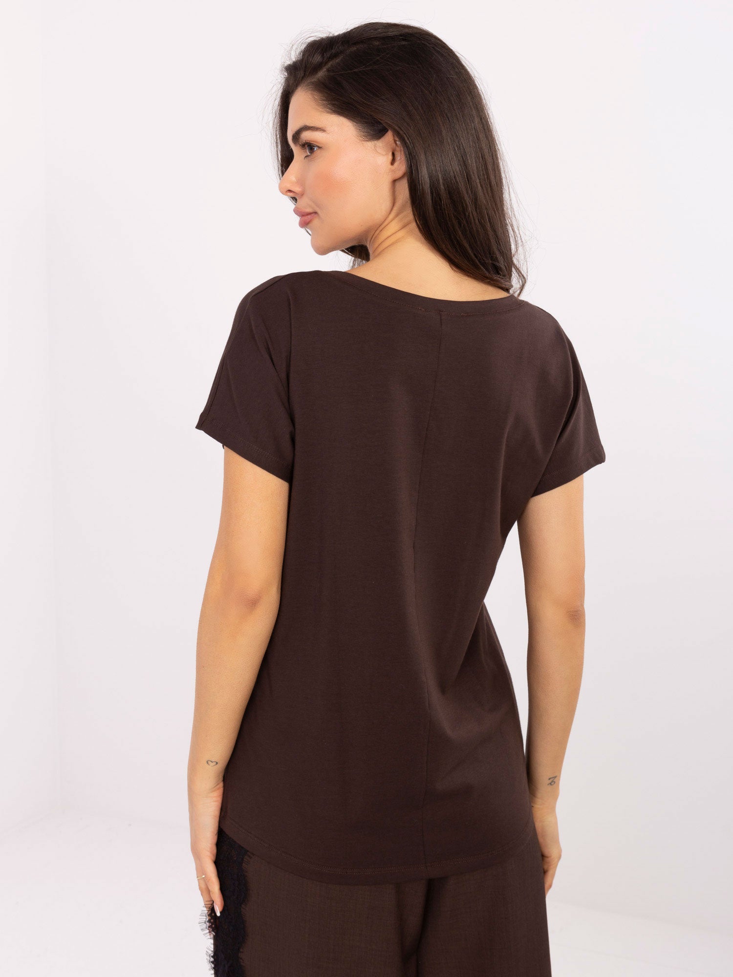 BASIC FEEL GOOD  Czekoladowy t-shirt z dekoltem V