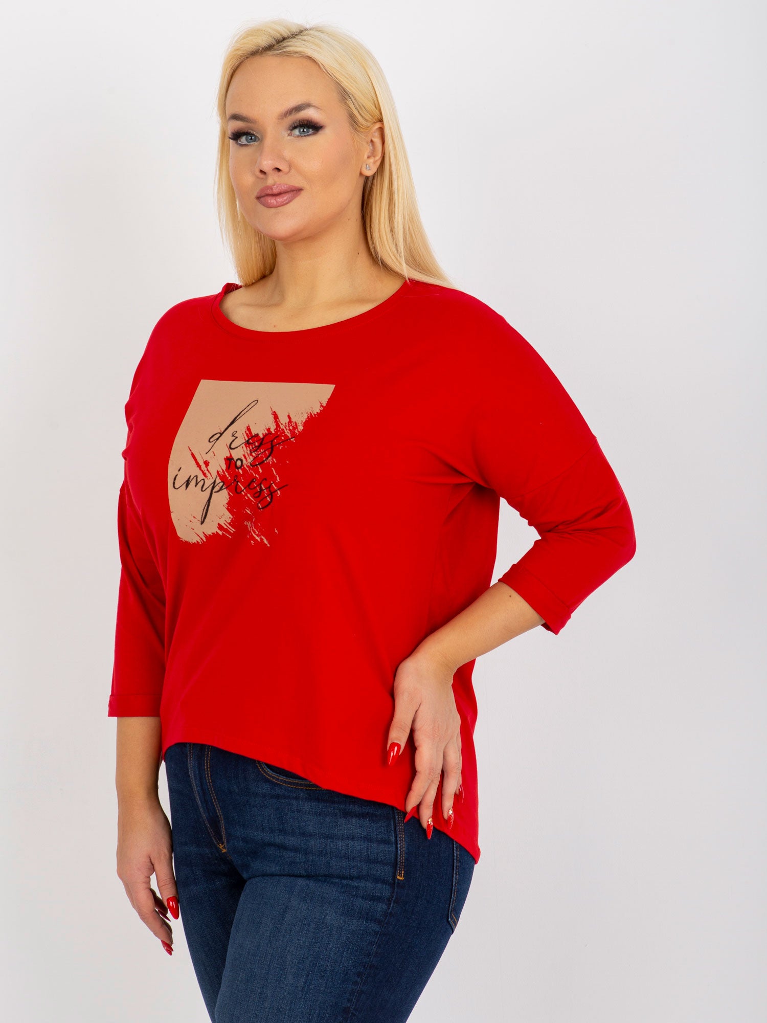 Czerwona bluzka plus size z nadrukiem i napisem