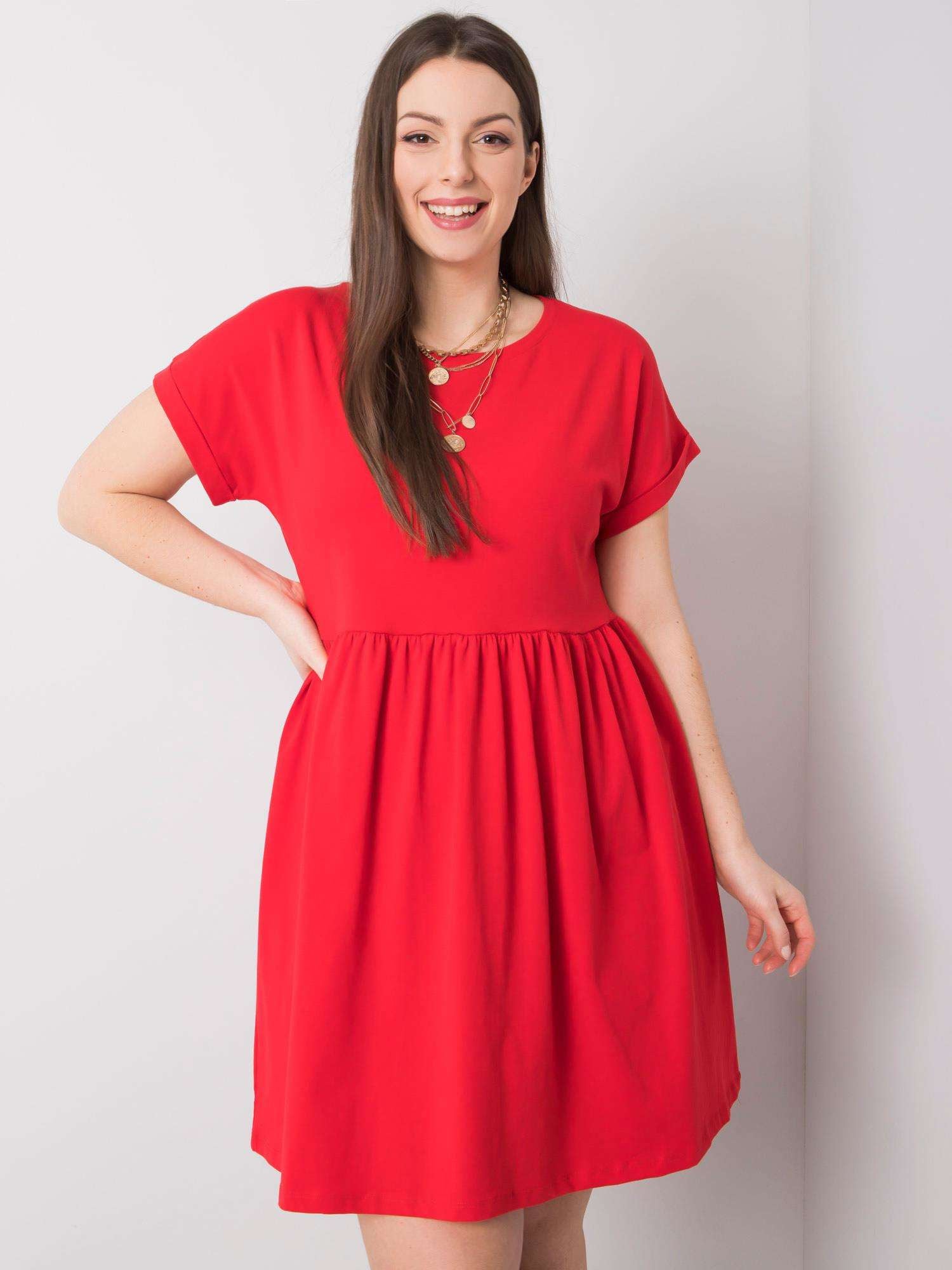 Czerwona sukienka plus size z bawełny