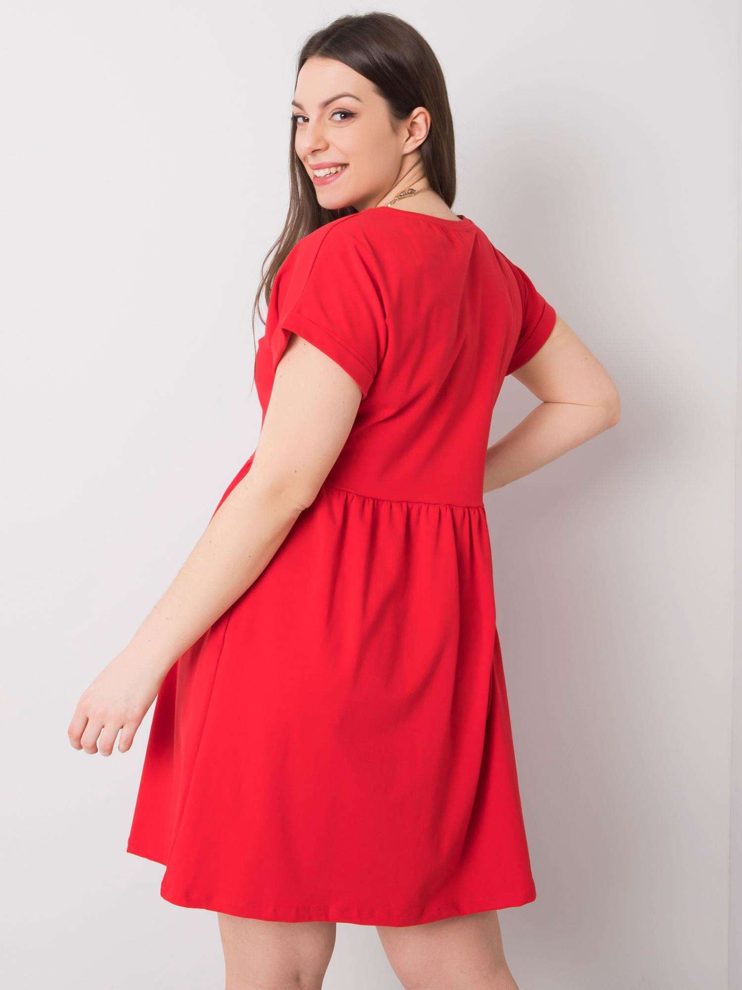 Czerwona sukienka plus size z bawełny