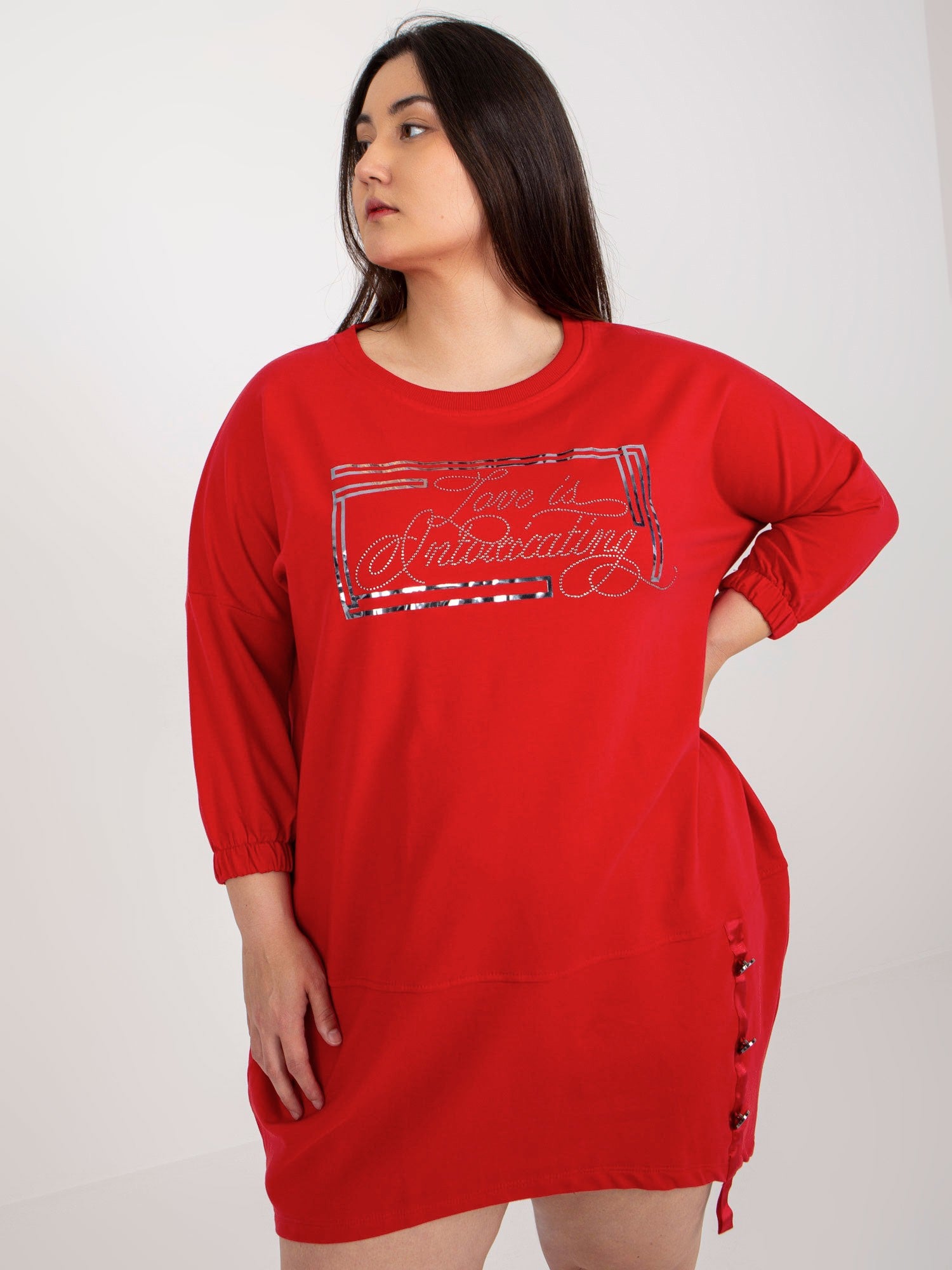 Czerwona dresowa sukienka plus size z napisem