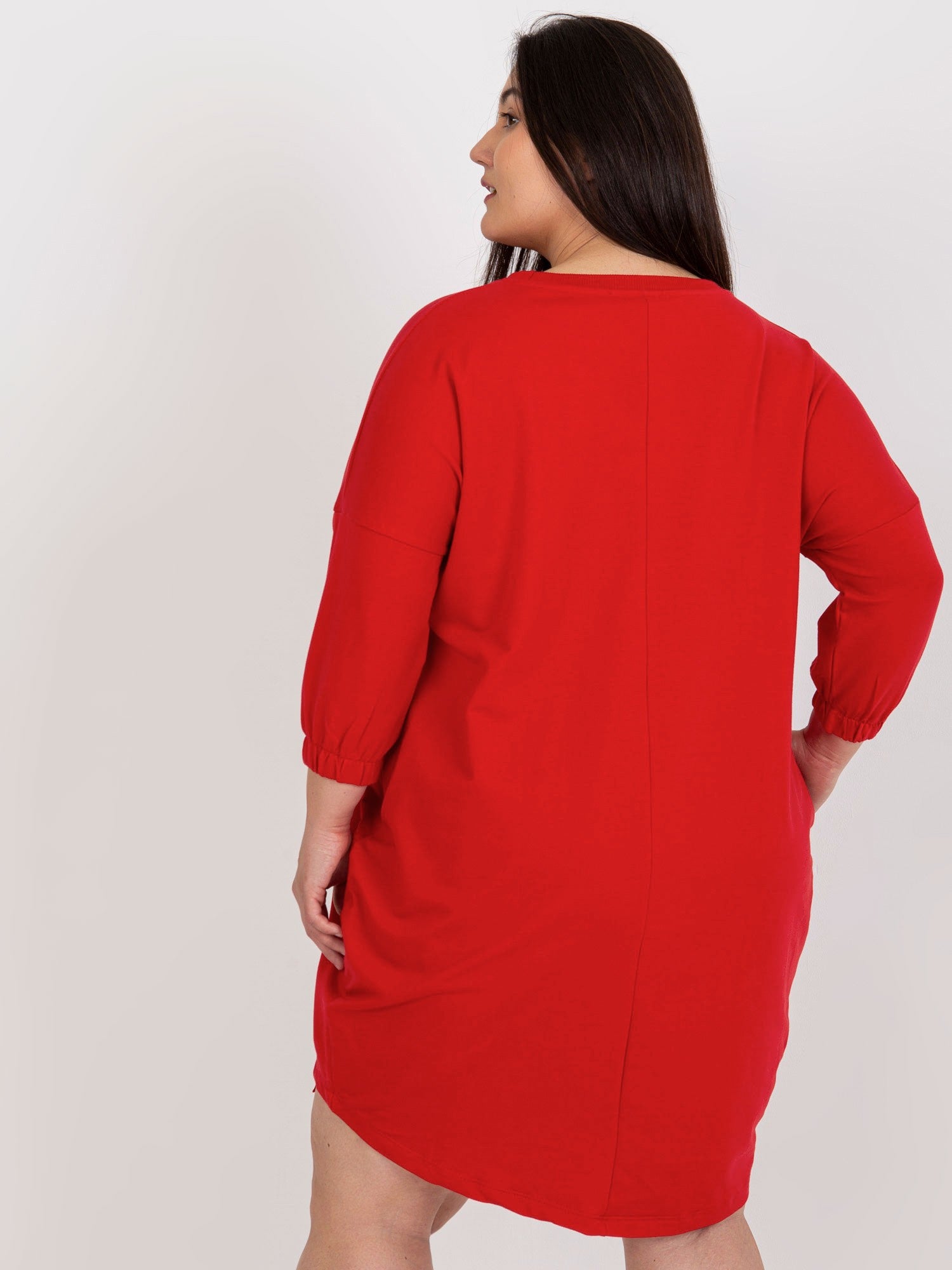 Czerwona dresowa sukienka plus size z napisem