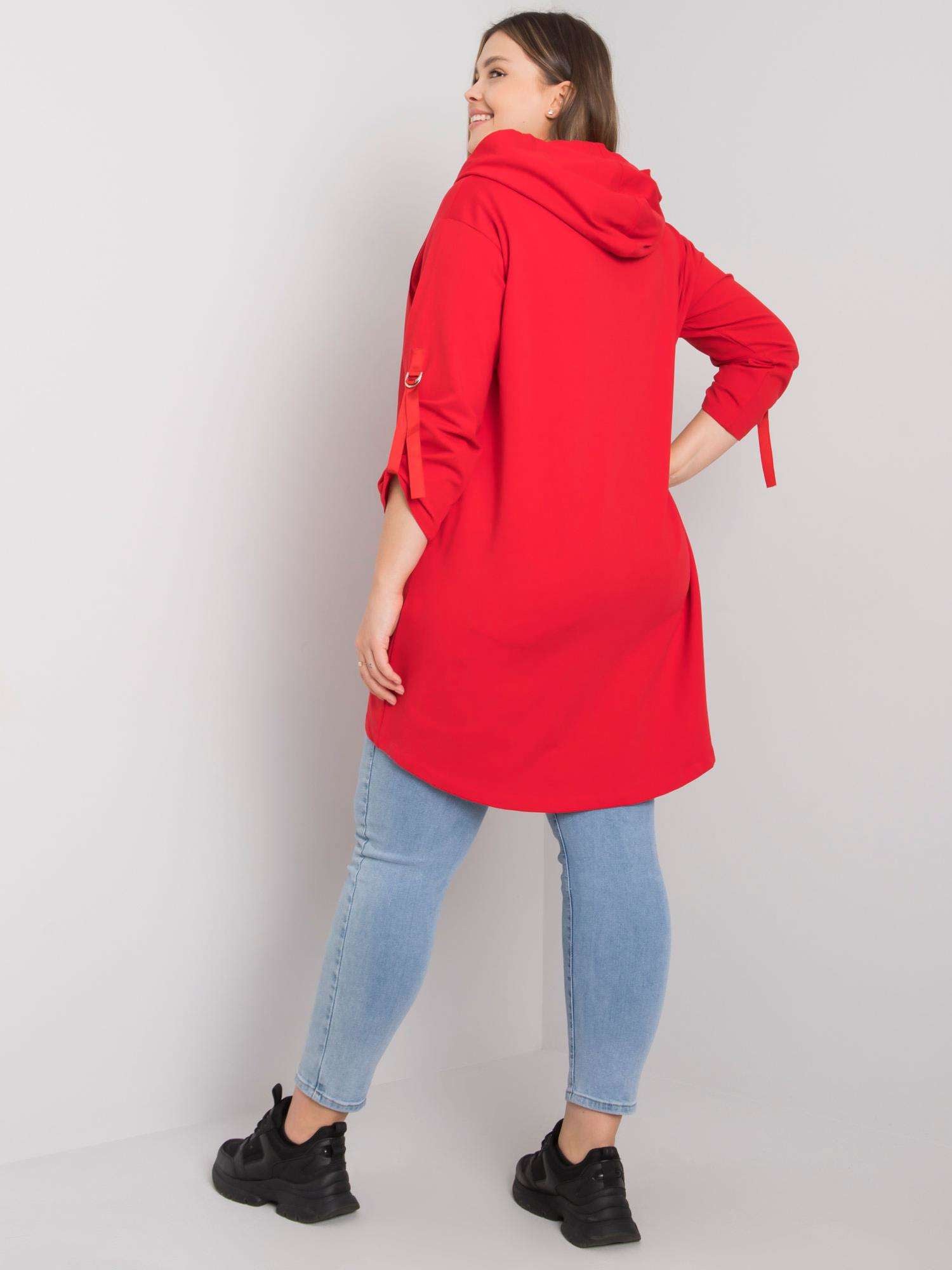 Czerwona bluza plus size z kapturem i aplikacjami