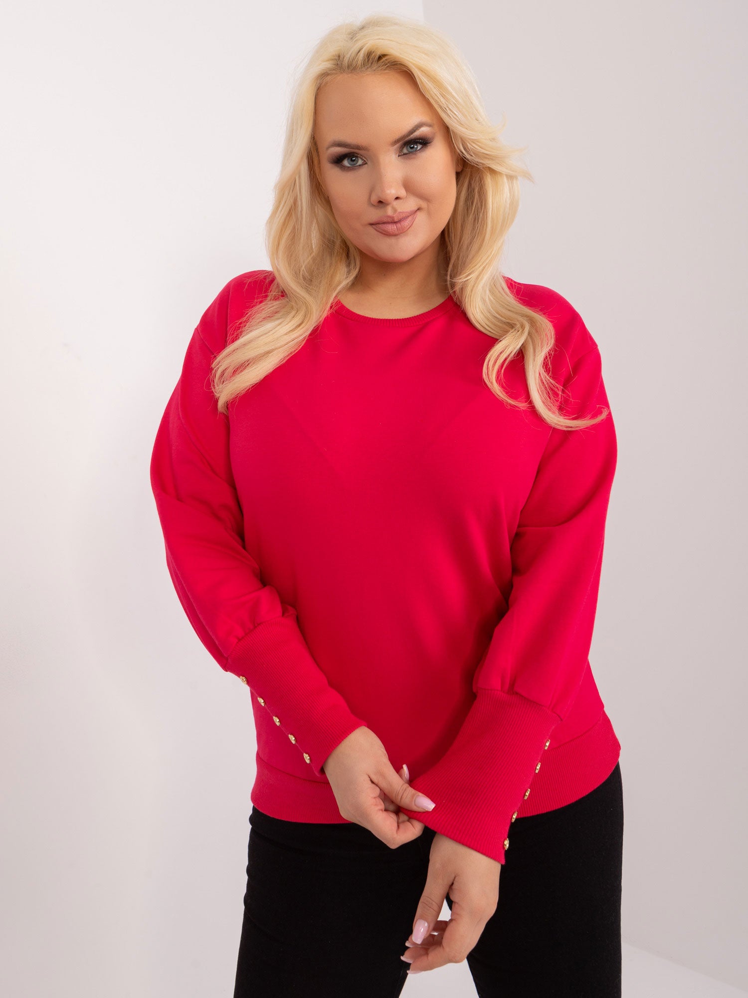 Czerwona bluza plus size z guzikami przy rękawach
