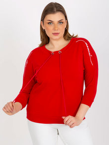 Czerwona bluzka plus size z napisami i troczkami