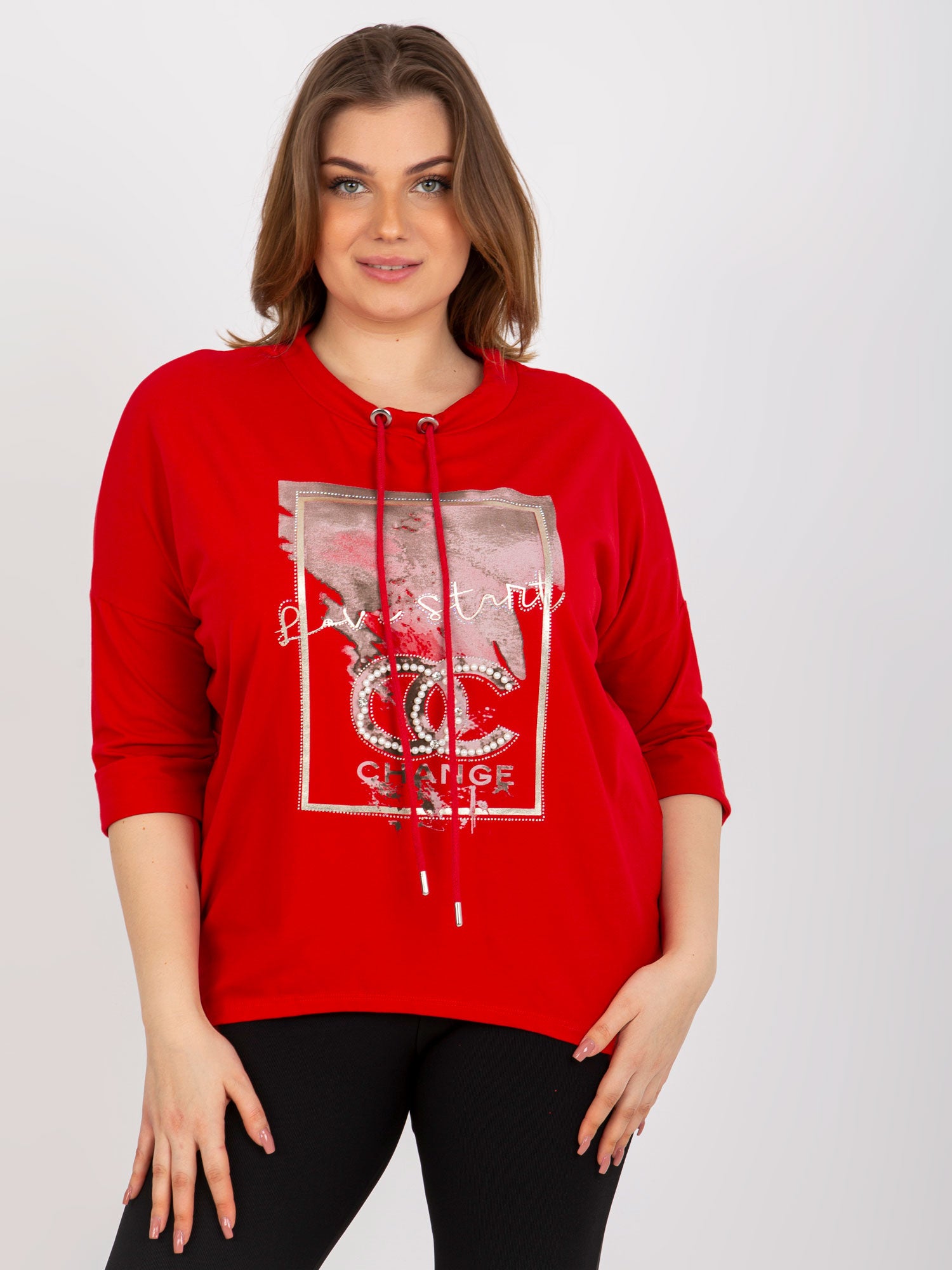 Czerwona bluzka plus size z perełkami i rękawem 3/4
