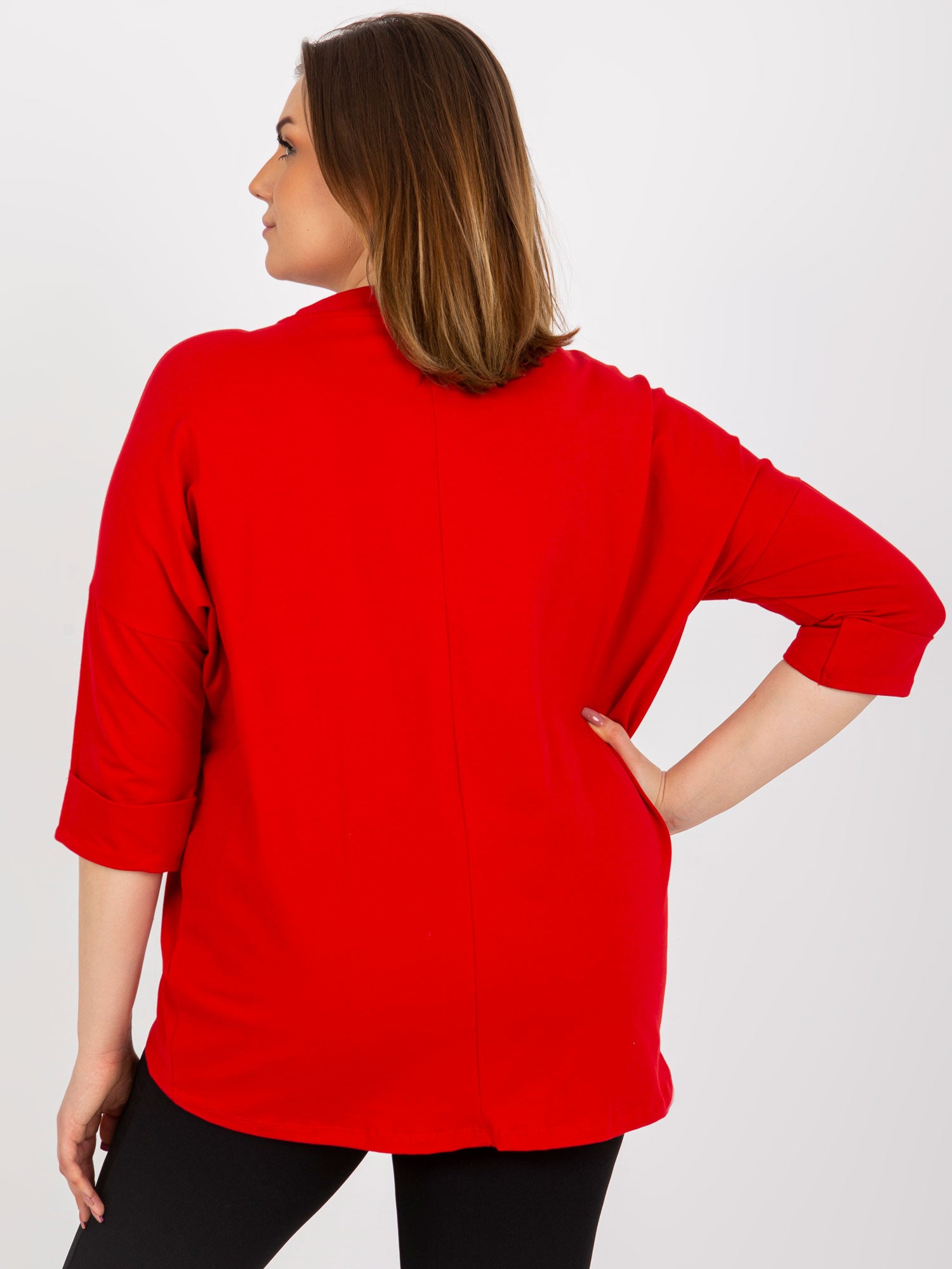 Czerwona bluzka plus size z perełkami i rękawem 3/4