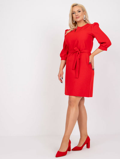 Czerwona brokatowa sukienka plus size z rękawem 3/4