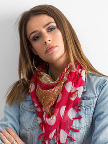 Wzorzysta czerwona chusta
