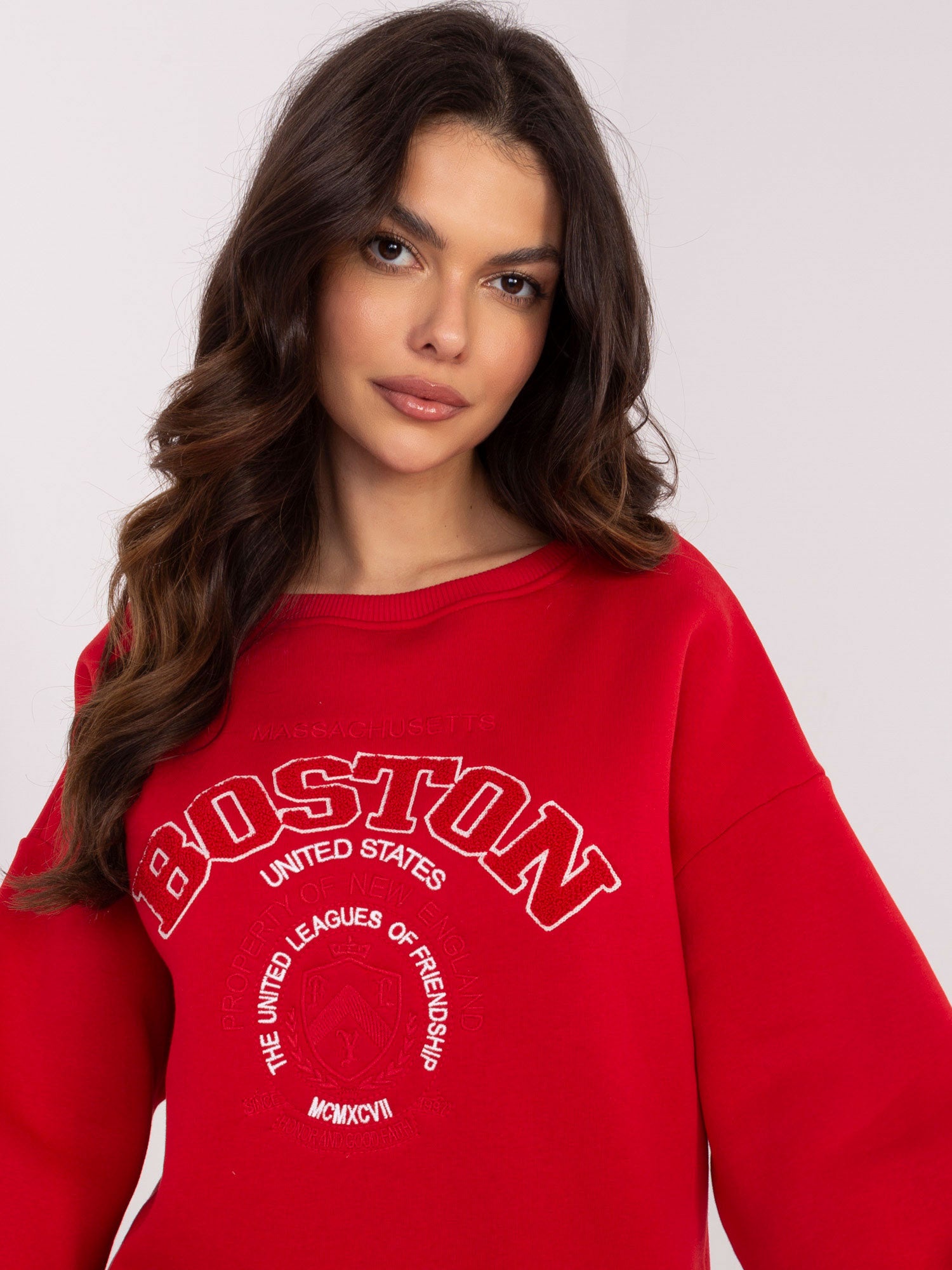 Czerwona bluza bez kaptura z napisem Boston