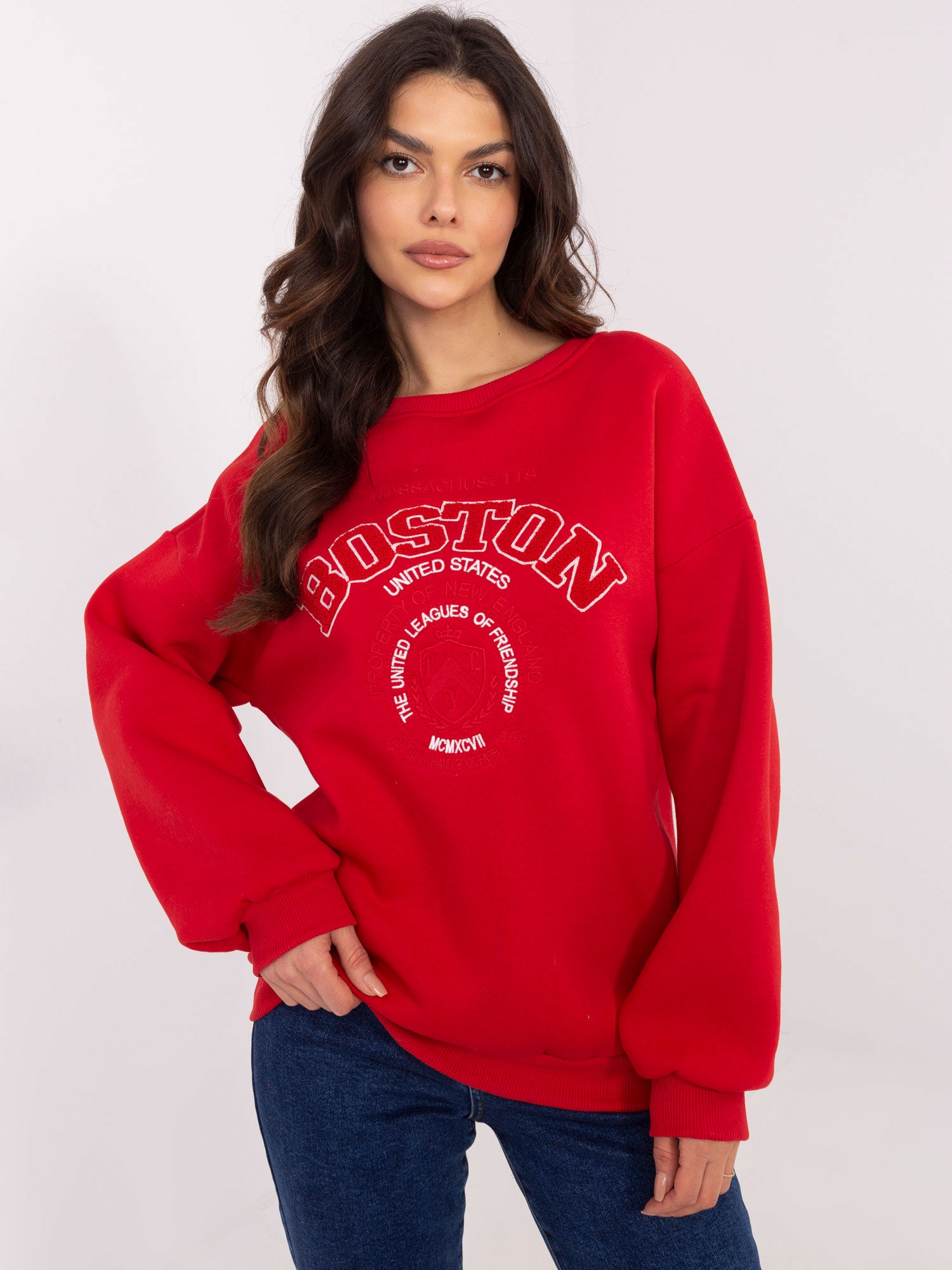Czerwona bluza bez kaptura z napisem Boston