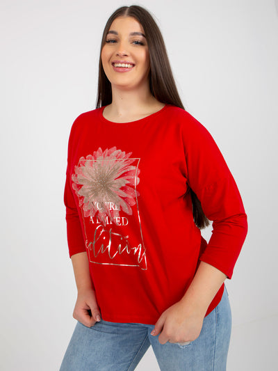 Czerwona bluzka plus size z napisem i aplikacją