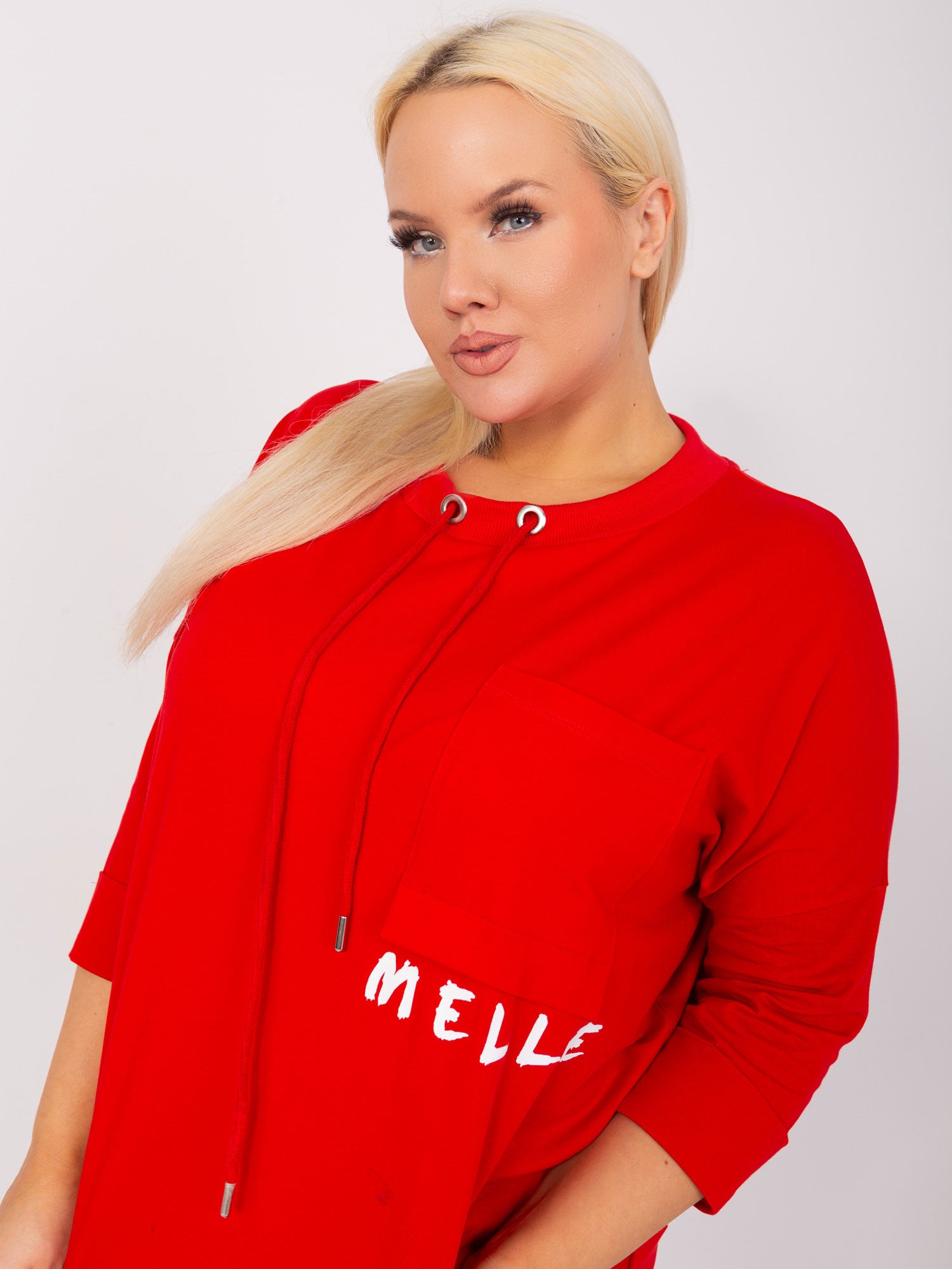 Czerwona bluzka plus size z okrągłym dekoltem