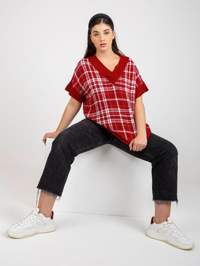 Czerwona dzianinowa kamizelka plus size w kratę