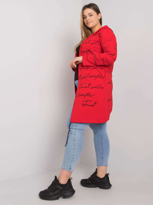 Czerwona narzutka plus size z kapturem
