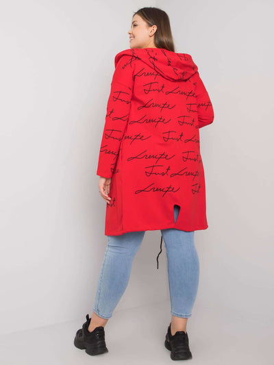 Czerwona narzutka plus size z kapturem