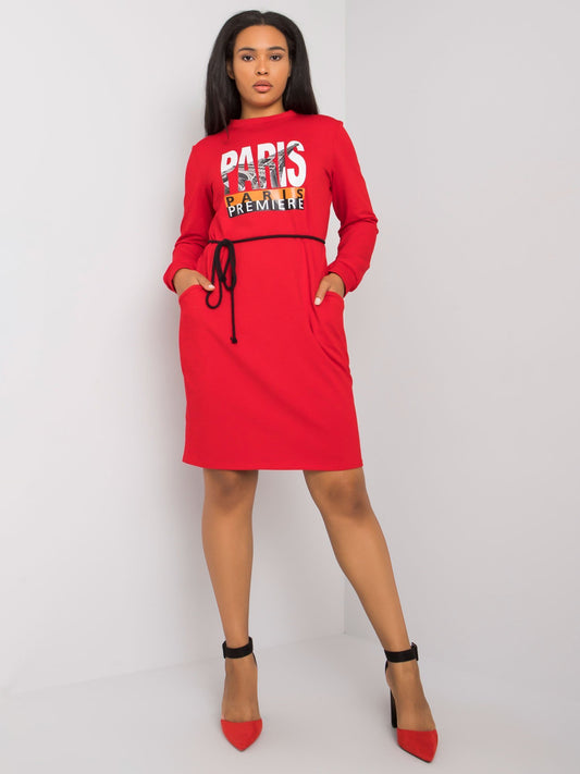 Czerwona sukienka plus size z nadrukiem