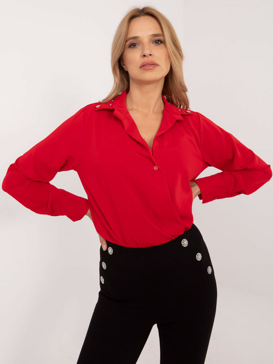 Czerwona elegancka koszula z aplikacjami