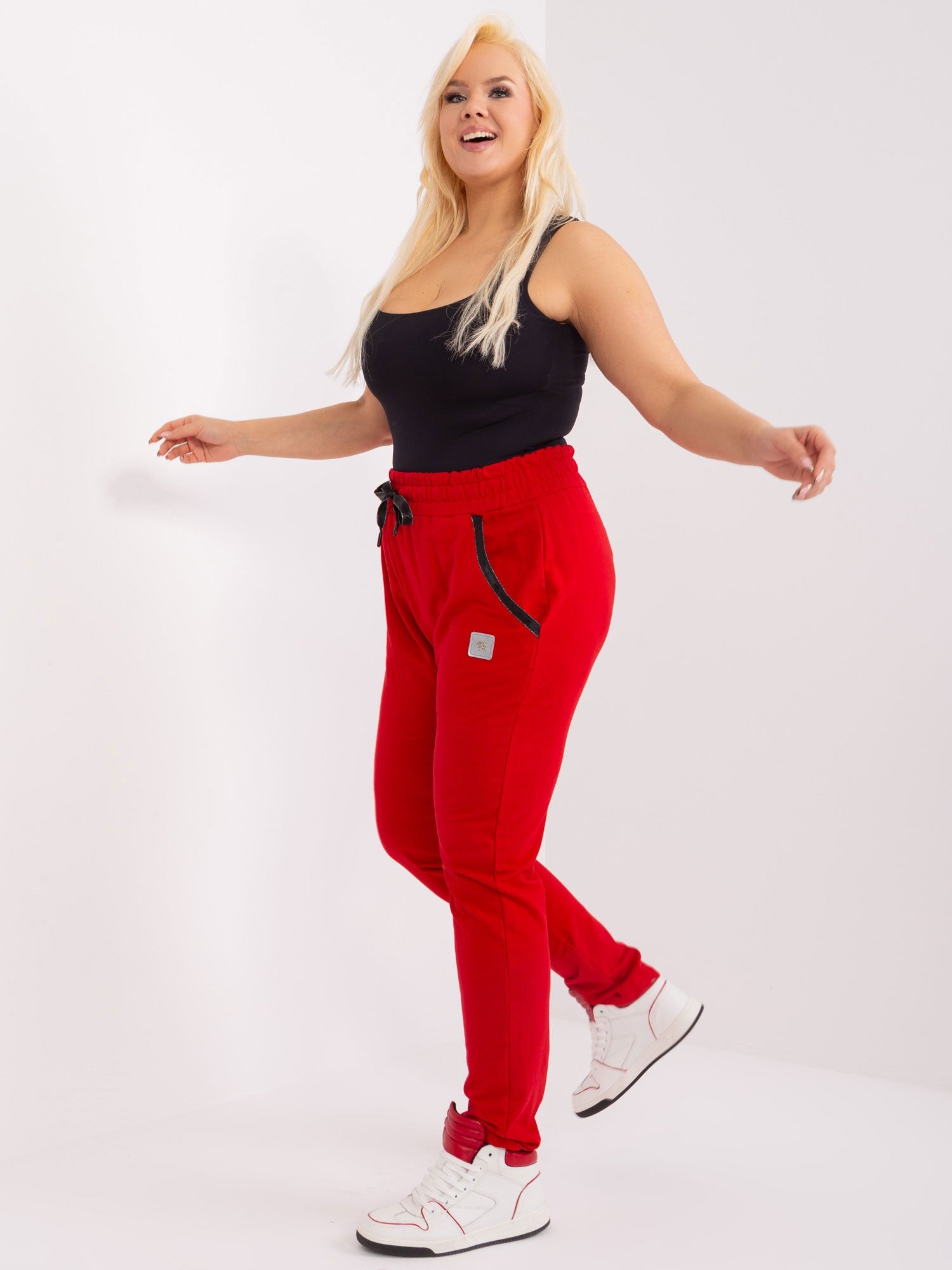 Czerwone dresowe spodnie plus size z wiązaniem