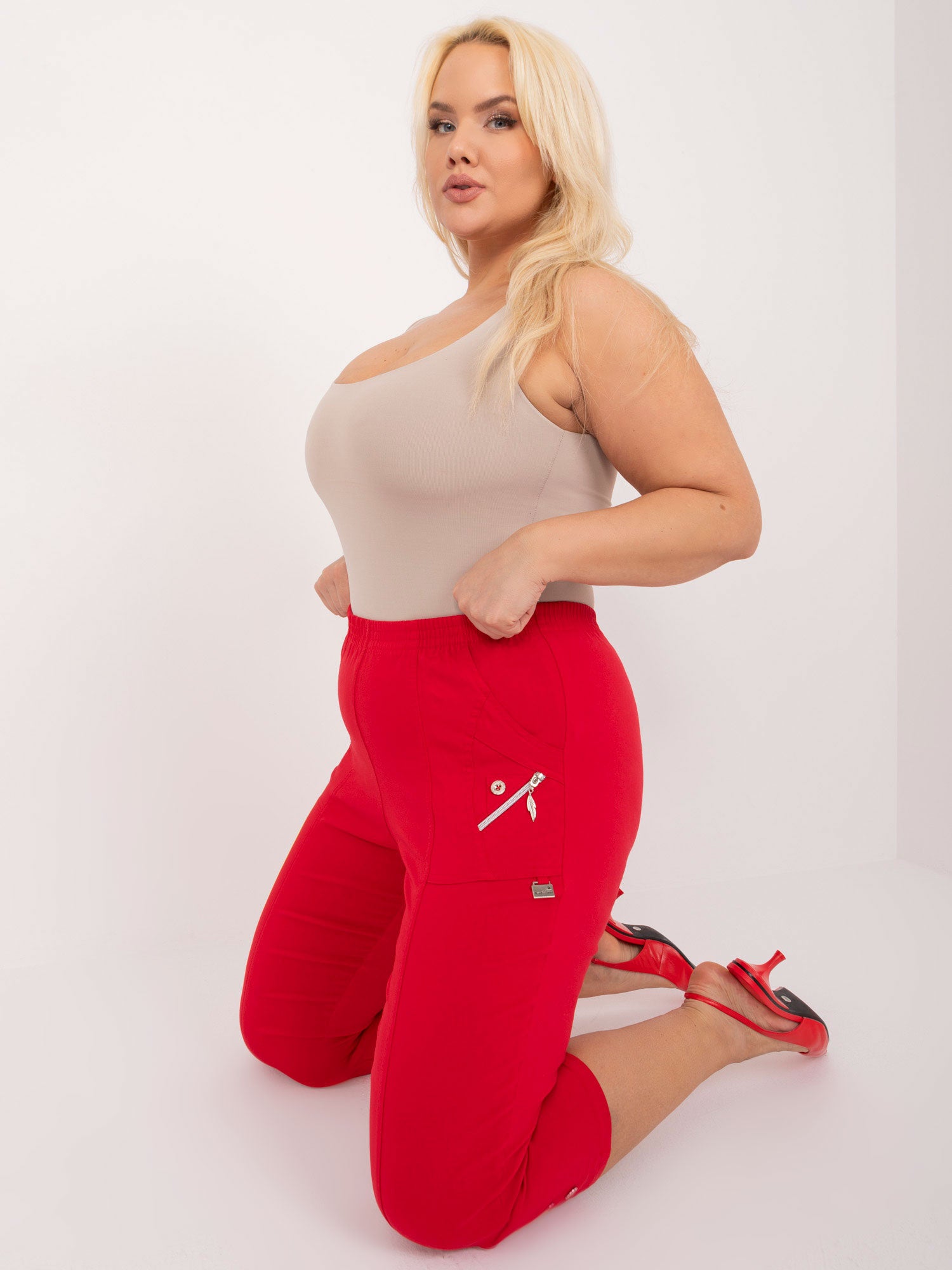 Czerwone dopasowane spodnie 3/4 plus size