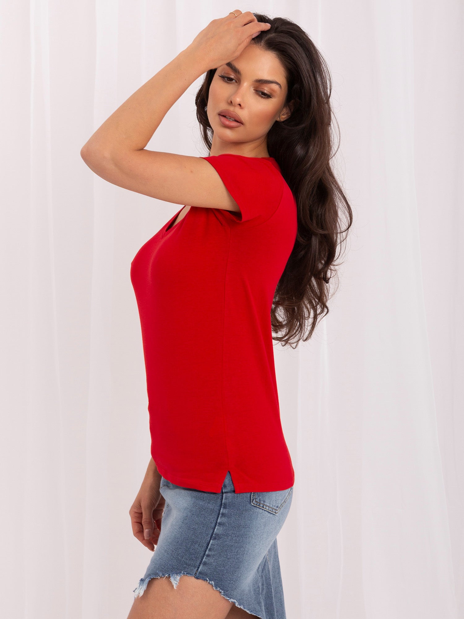Czerwony damski t-shirt basic z krótkim rękawem