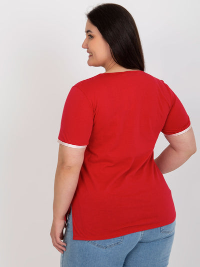 Czerwony damski t-shirt plus size z naszywkami