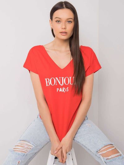 Czerwony t-shirt z trójkątnym dekoltem