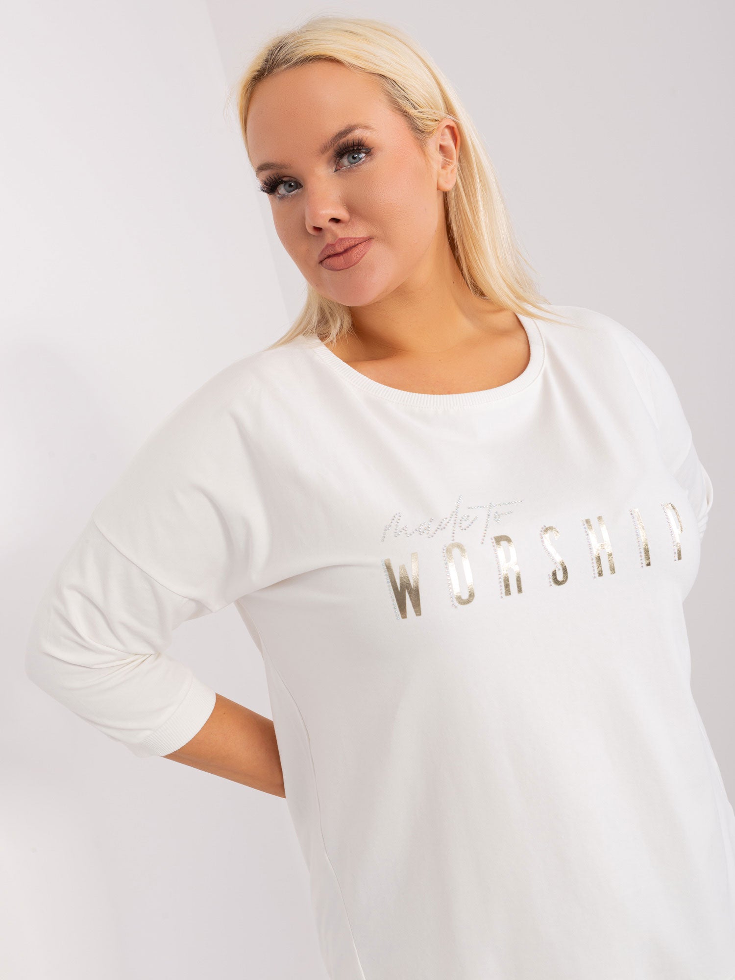 Ecru casualowa bluzka plus size z rozcięciami
