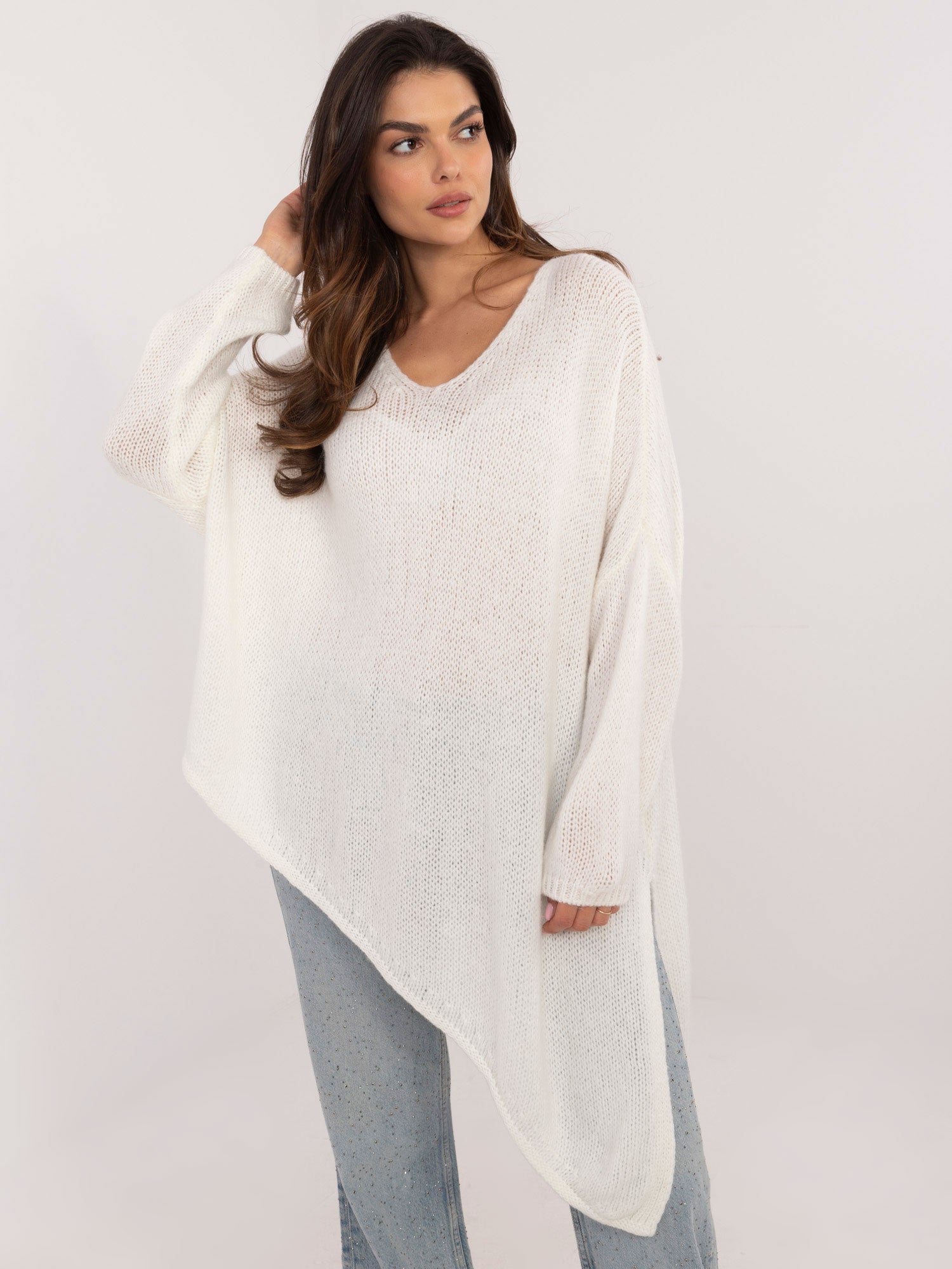 OCH BELLA Ecru asymetryczny sweter oversize