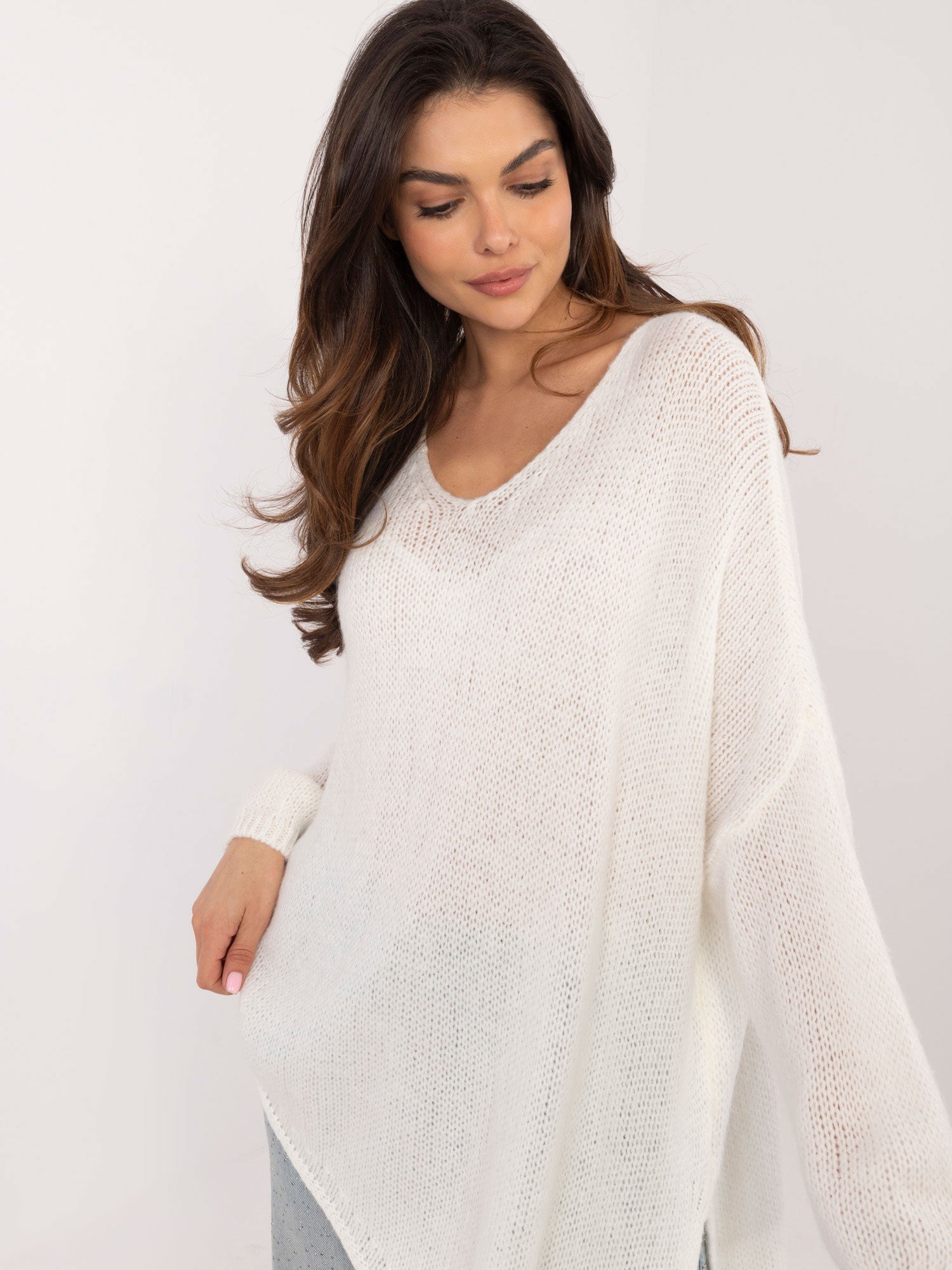 OCH BELLA Ecru asymetryczny sweter oversize