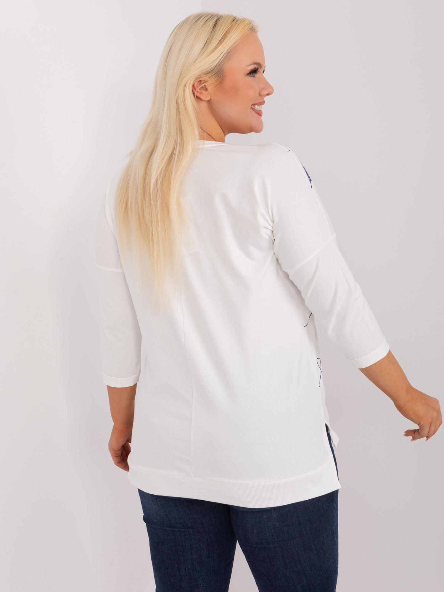 Ecru damska bluzka plus size z nadrukiem