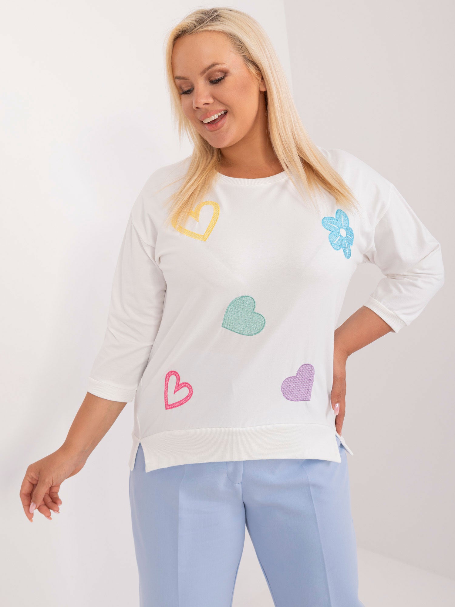Ecru casualowa bluzka plus size z rozcięciami