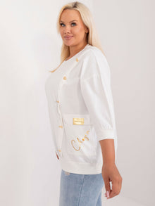 Ecru bluzka plus size z aplikacją w kształcie serca