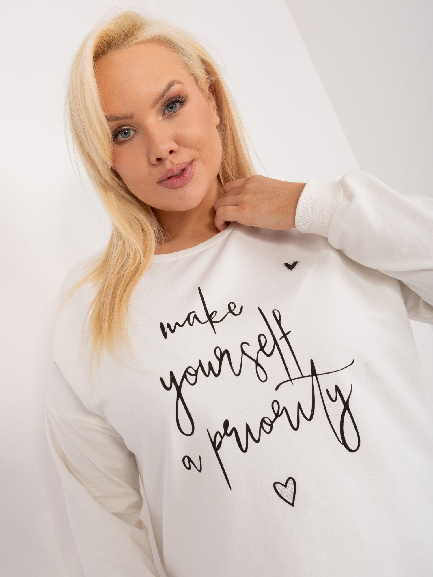 Ecru bluzka plus size z długim rękawem
