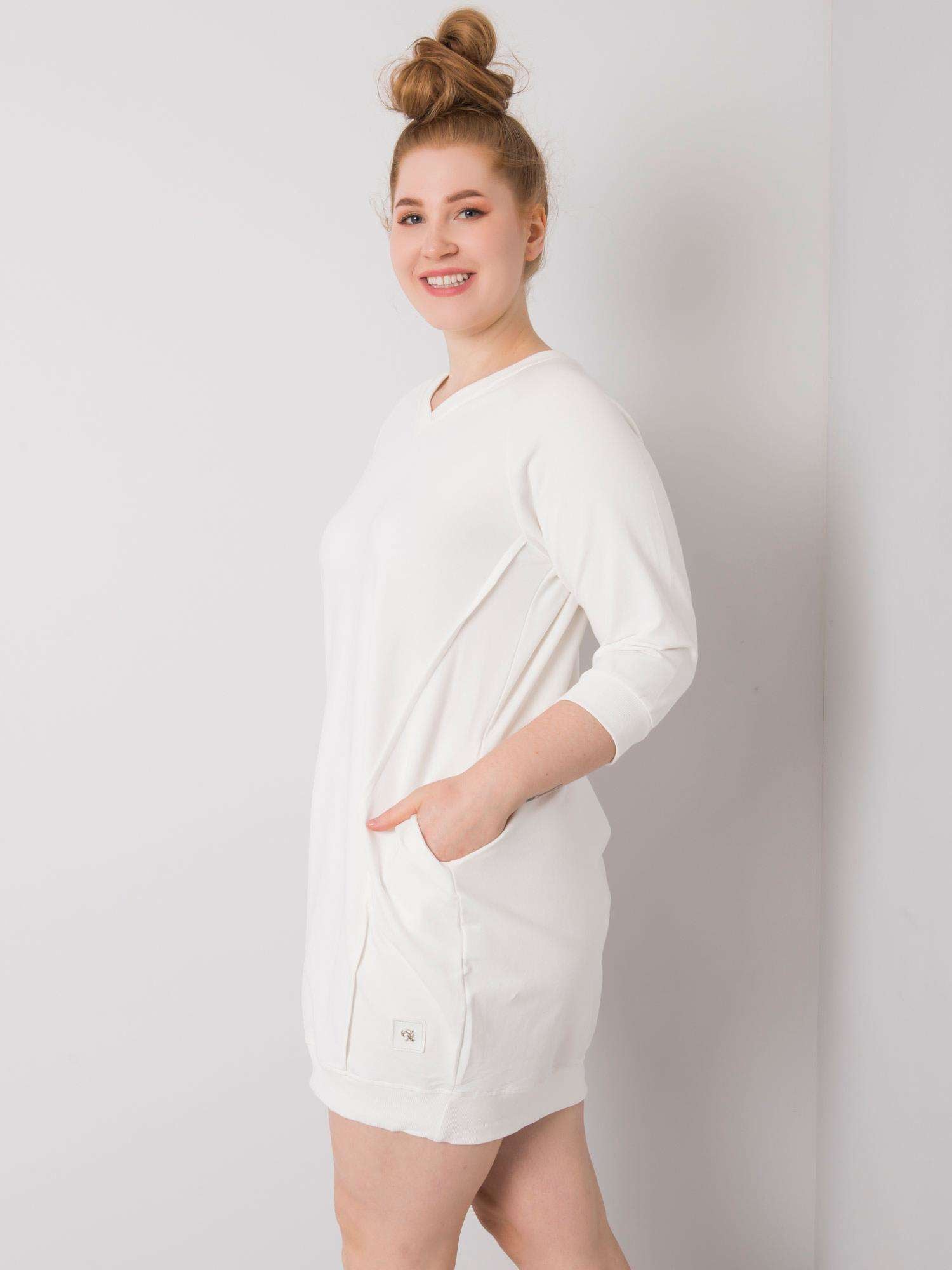 Ecru sukienka plus size z kieszeniami