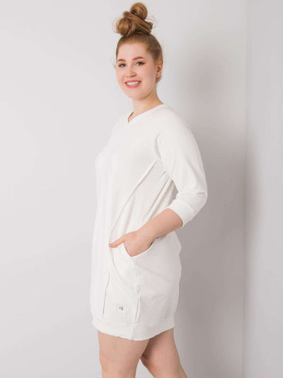 Ecru sukienka plus size z kieszeniami