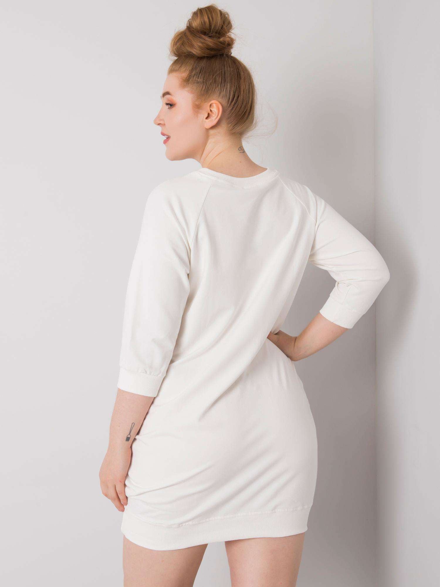 Ecru sukienka plus size z kieszeniami