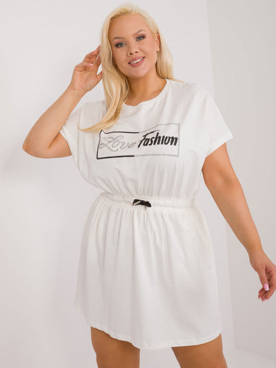 Ecru sukienka plus size z krótkim rękawem