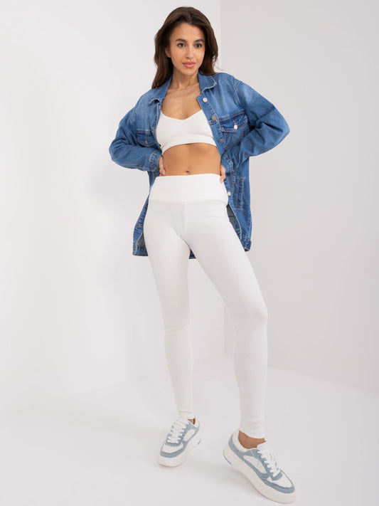Ecru prążkowane legginsy basic z bawełny