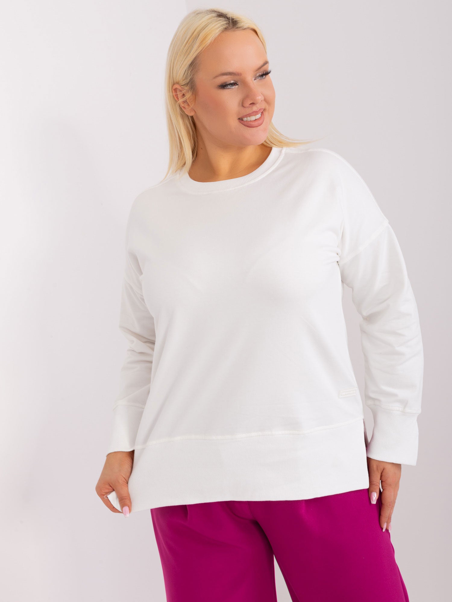 Ecru bluza plus size z okrągłym dekoltem