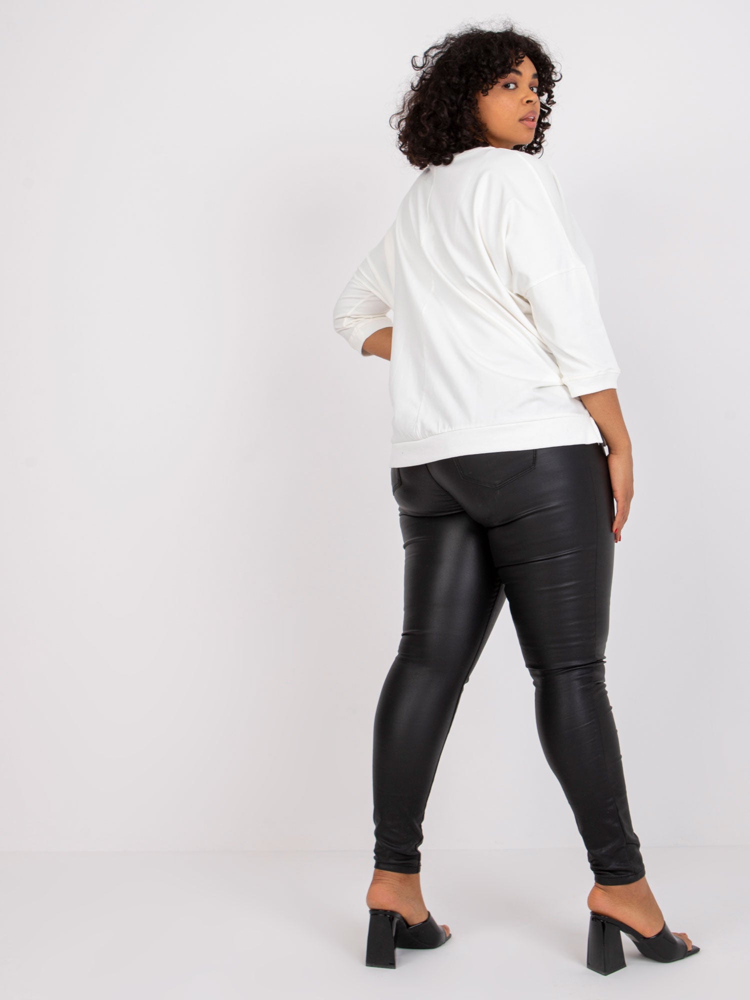 Ecru bluzka plus size z printem