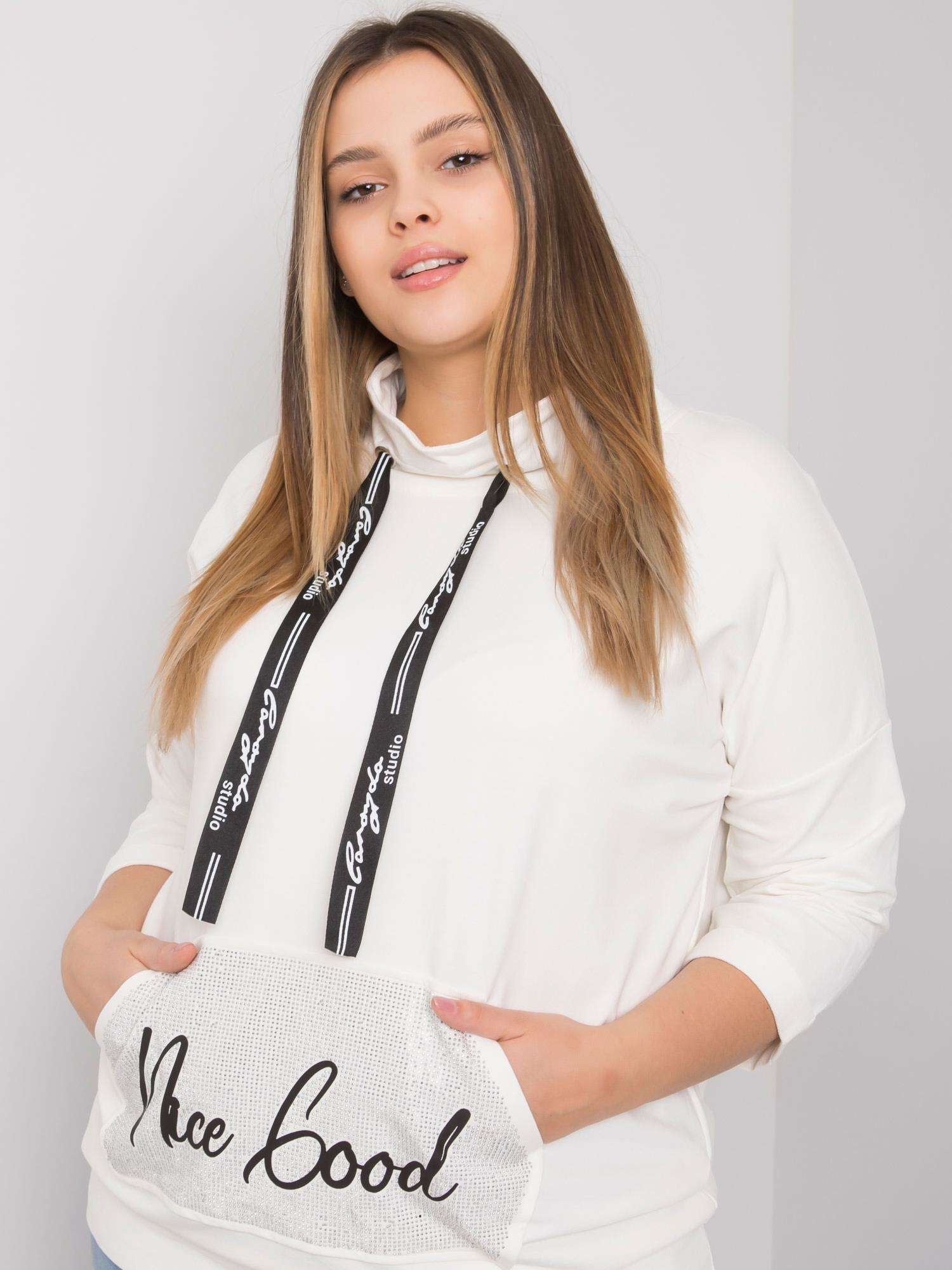 Ecru bluzka plus size z aplikacją