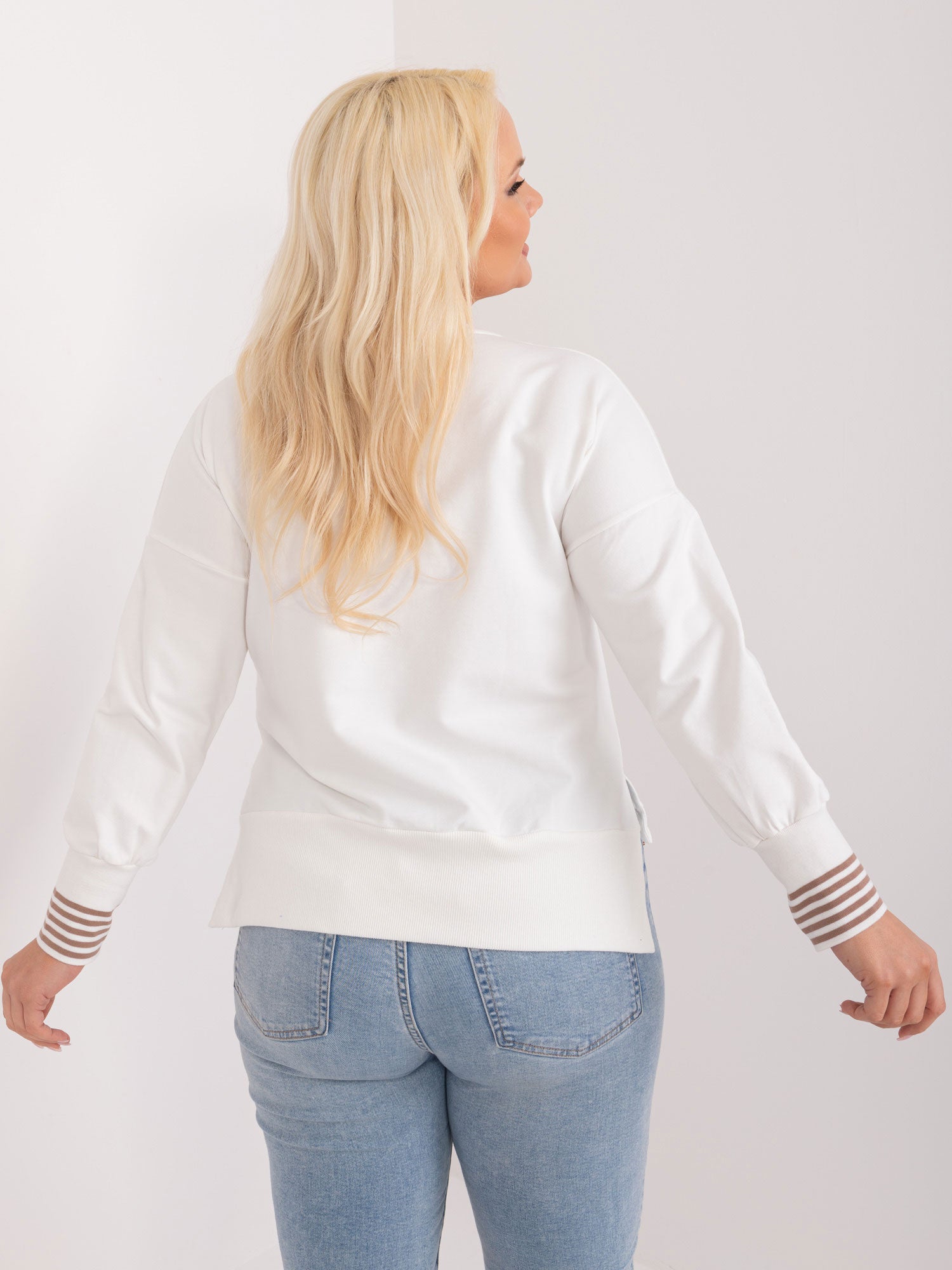 Ecru bluzka plus size z okrągłym dekoltem